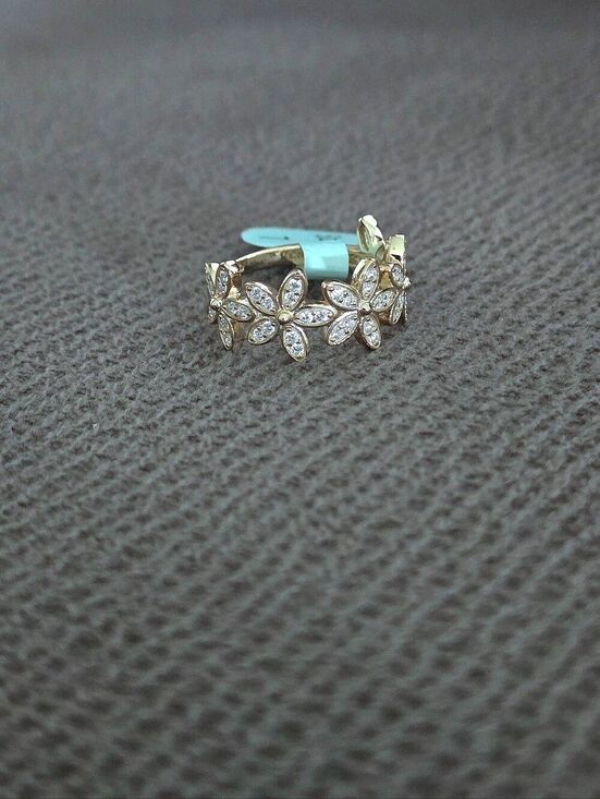 Ava Ro Jewelry - ✨️HP 2X✨️ Ava Ro🚣 Connecting Gold💛 Flowers🌼 Ring💍